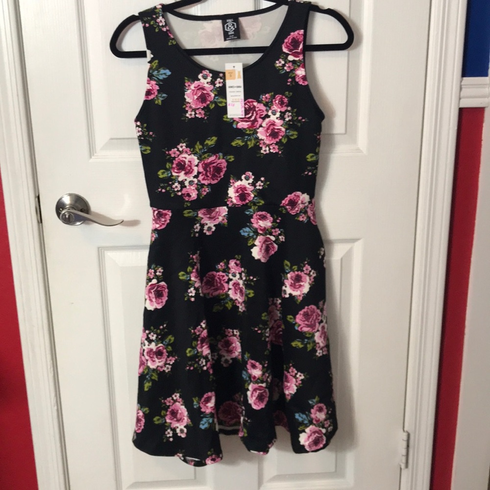 Agnes & Dora NWT Fisher Dress with pockets. Small